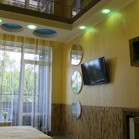 Greenwood Apartment *